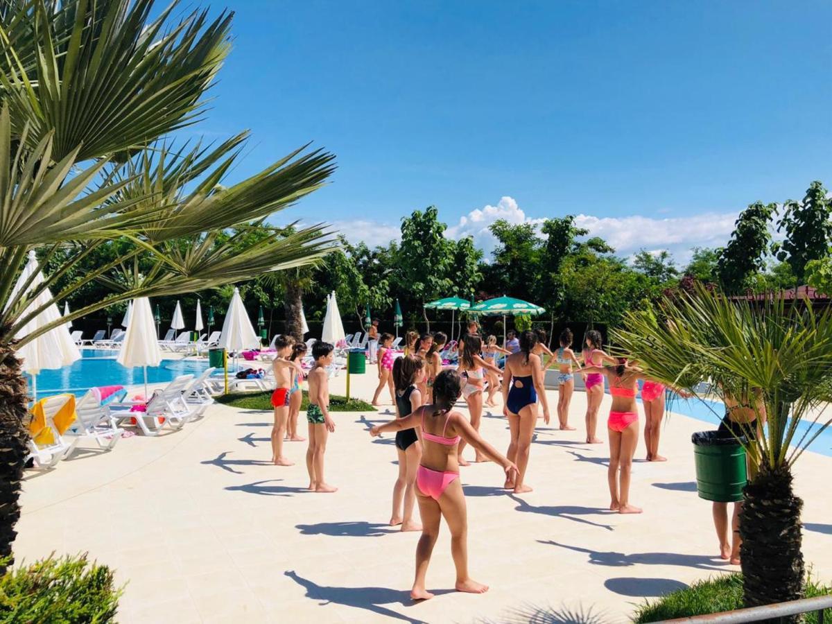 Bushat Gardenland Resort מראה חיצוני תמונה