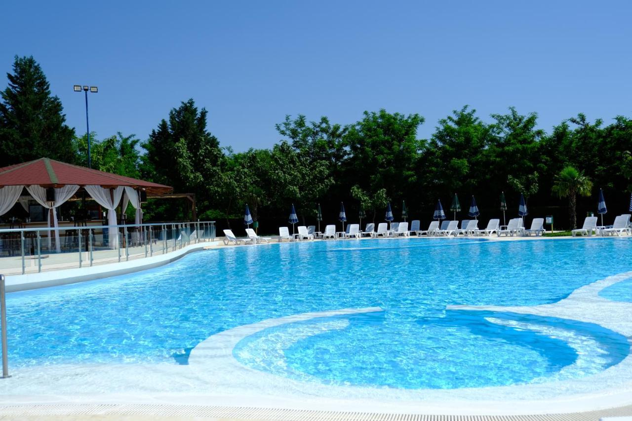 Bushat Gardenland Resort מראה חיצוני תמונה